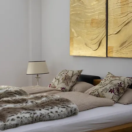 Em Prestige I Balkon & Parkplatz I